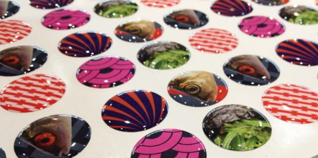 Объемные 3D стикеры со смолой на заказ: эффектный способ выделить ваш бренд.