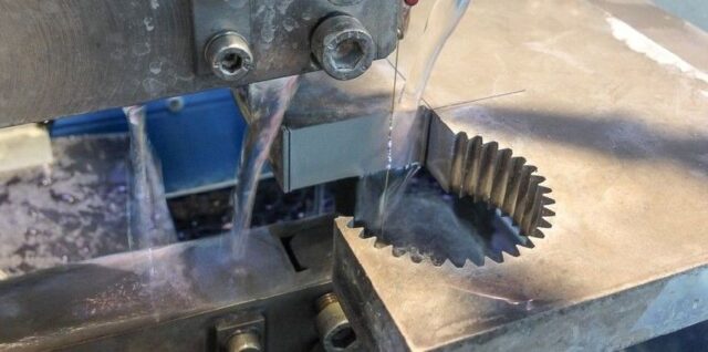 Электроэрозионные станки для точной обработки деталей и их применение в промышленности