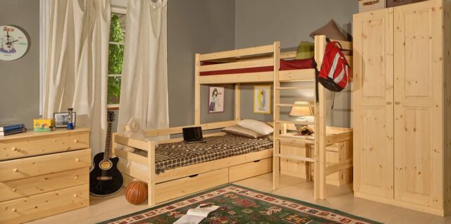 Как выбрать детскую мебель из массива сосны для создания уюта в детской комнате