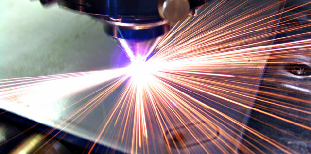 Лазерная резка металла: почему этот метод завоевывает индустрию